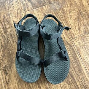Black Tevas